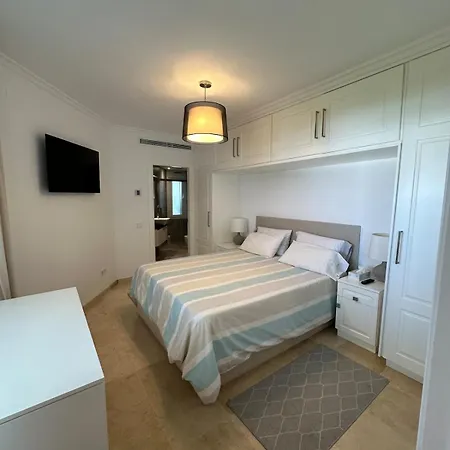 アパート Entire Beachside With 24-hour Security マルベーリャ